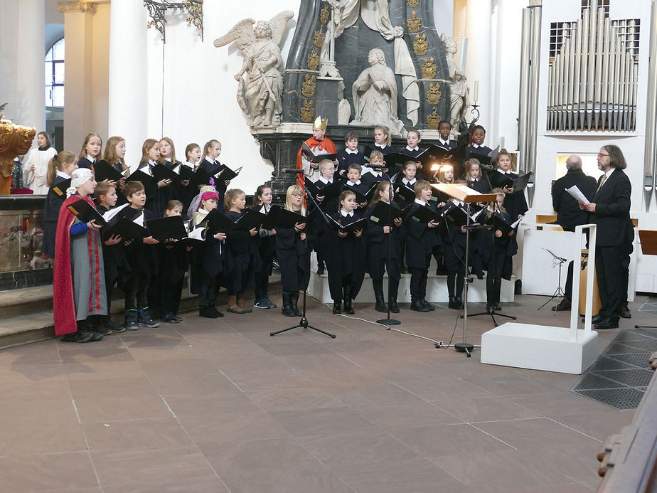 Aussendung der Sternsinger im Hohen Dom zu Fulda (Foto: Karl-Franz Thiede)